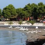 7063b * Umag